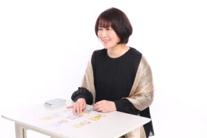 占い館ペンギンの森の占い師・岡元室積